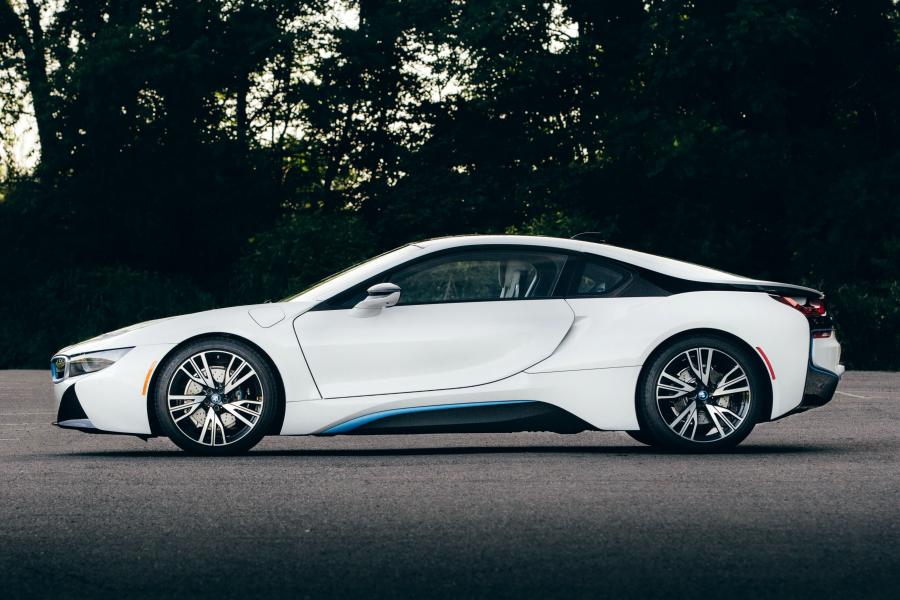  BMW i8 (I12) 2014 года  (NA) (фото 12 из 23)